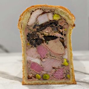 Pâté croûte de volaille aux pistaches et morilles